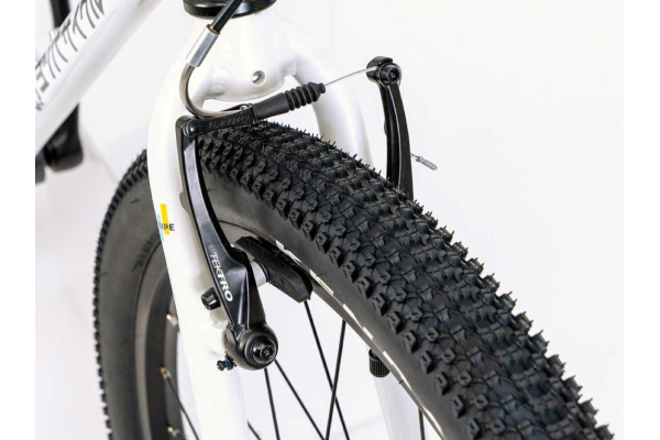 前後のブレーキには、少ない握力でシッカリ止まれるVブレーキ採用。