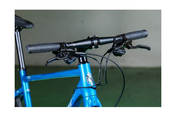 【整備済】クロスバイク　Bianchi　 ROMA3　460mm　通勤通学に ROMA3 (ローマ3) Bianchi(ビアンキ) クロスバイク 700C | 自転車