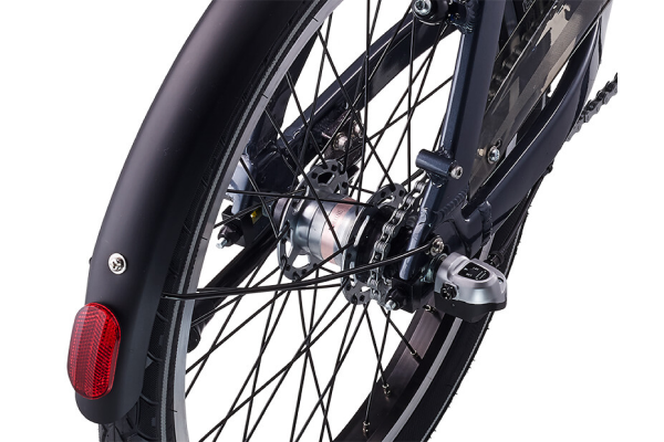 フロントモーターとの組み合わせに最適な内装変速には、シマノNEXUS ３を採用。