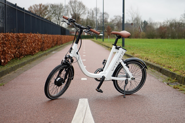 Q3 Votani(ヴォターニ) e-bike(イーバイク) 20インチ | 自転車