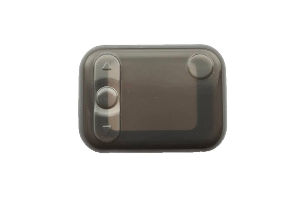 ディスプレイを雨や汚れ、キズから守るシリコン製カバーを別売オプションで用意しています。