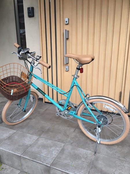 可愛い色のミニベロにしました。