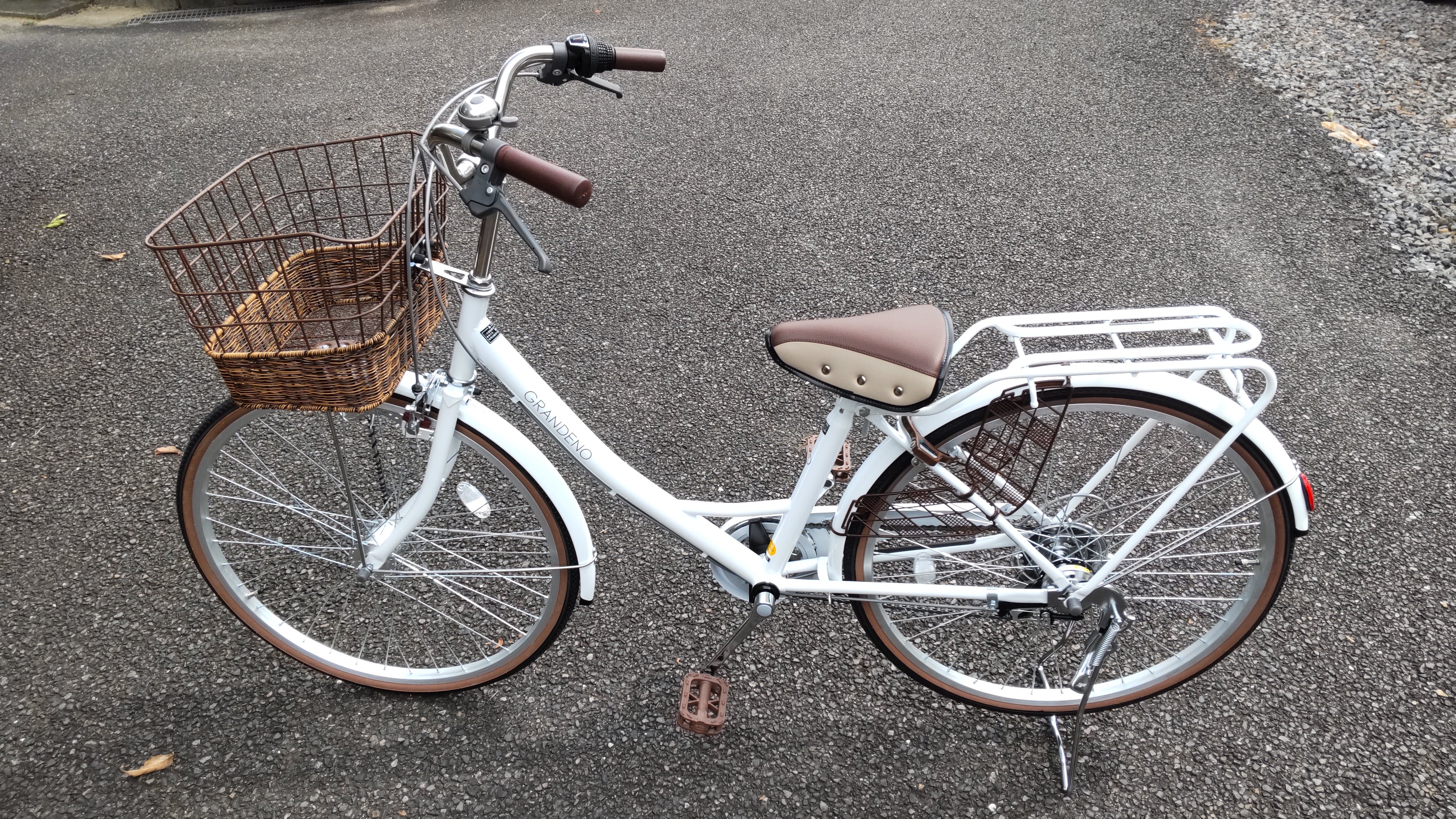 ホワイト×ブラウン