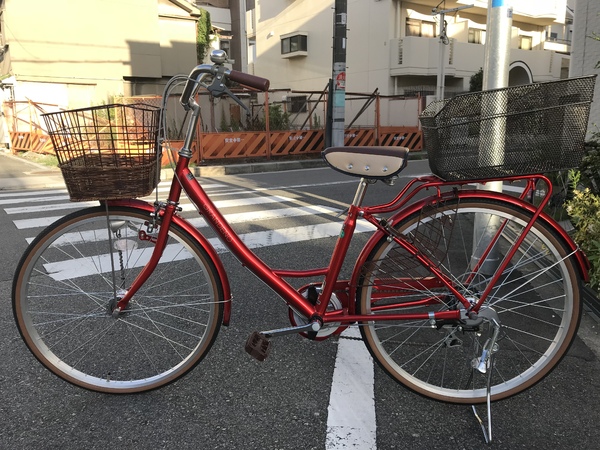 赤色自転車もお洒落な感じですよ!
