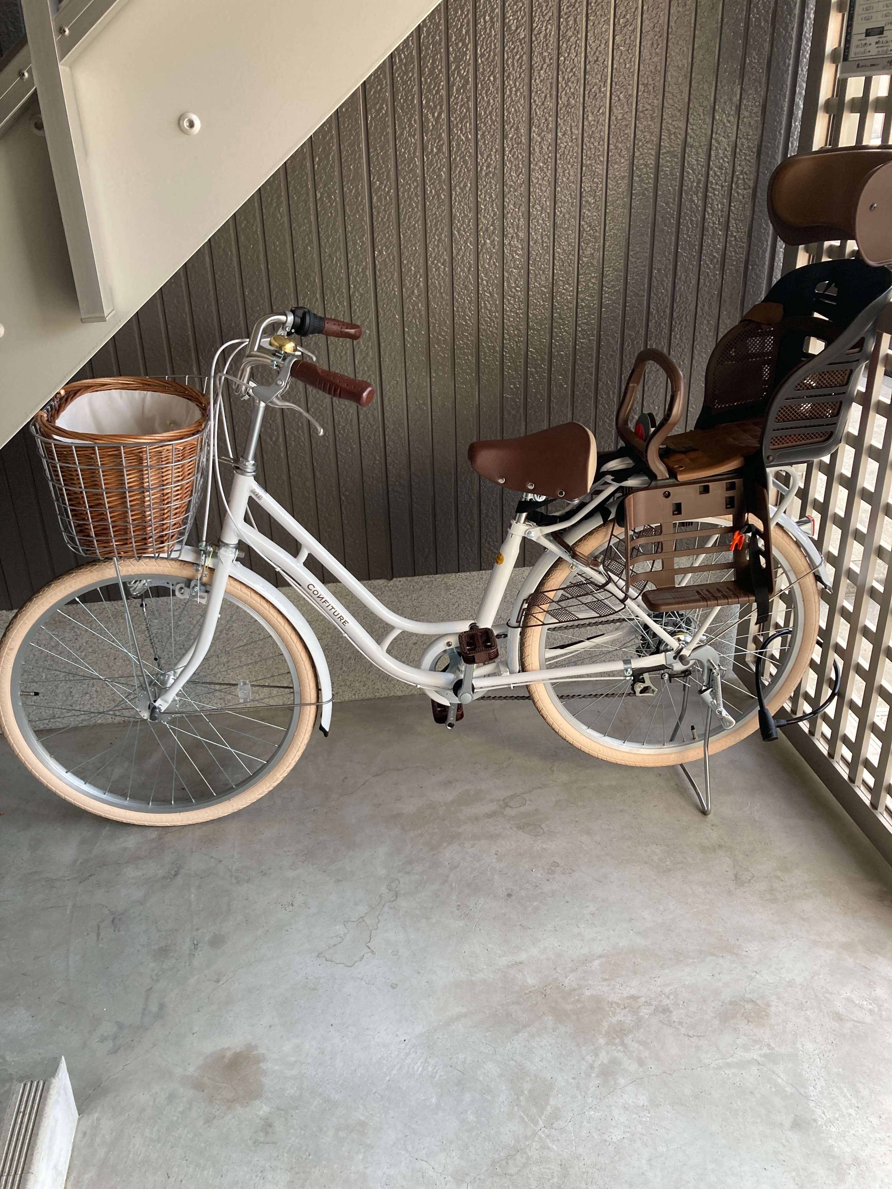 【限定特価】 ヘッドレスト付きチャイルドシート搭載CONFITURE 自転車本体