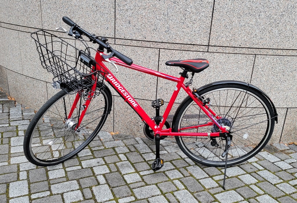 鮮やかな赤いチャリンコ