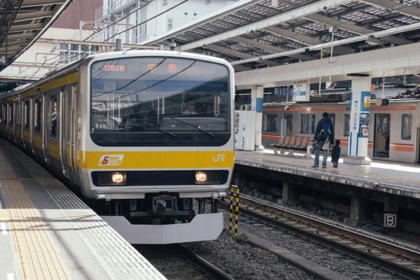 電動自転車メーカー比較の電車画像